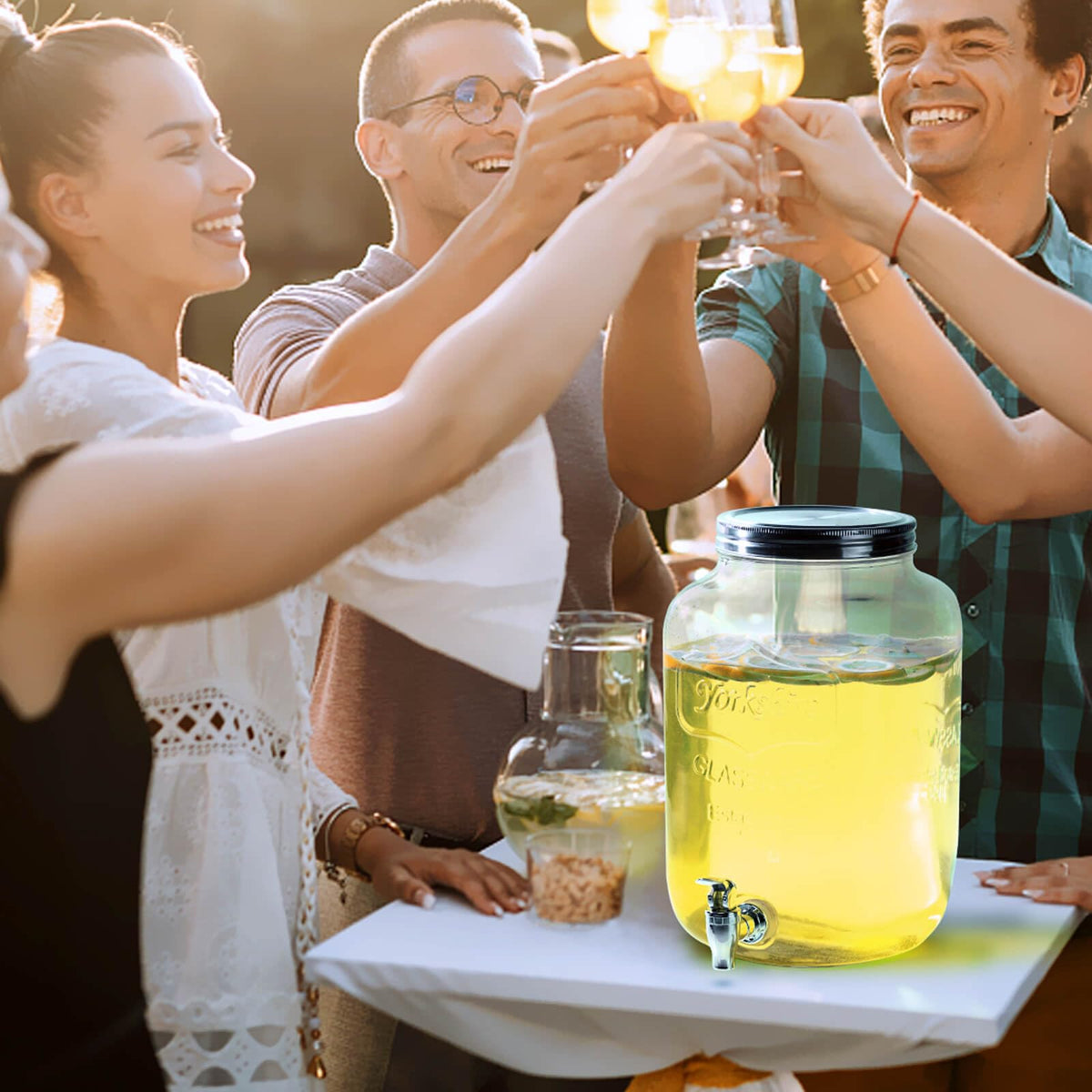 2 Gallon Drink Dispenser with Spigot and Fruit Infuser Z5888