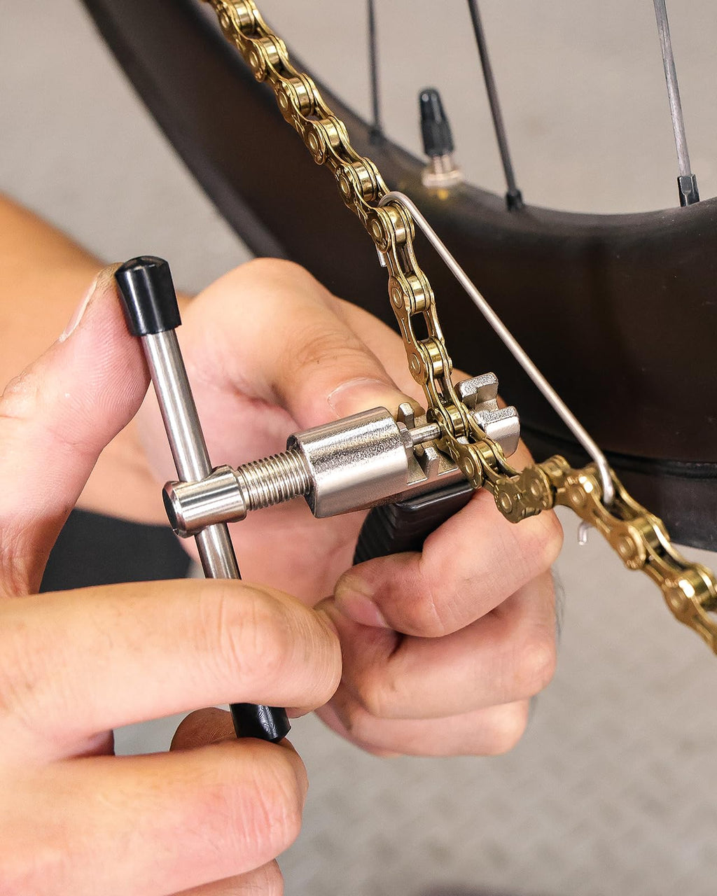 Bike Chain Tool for 6-12 Speed Chains Z304991